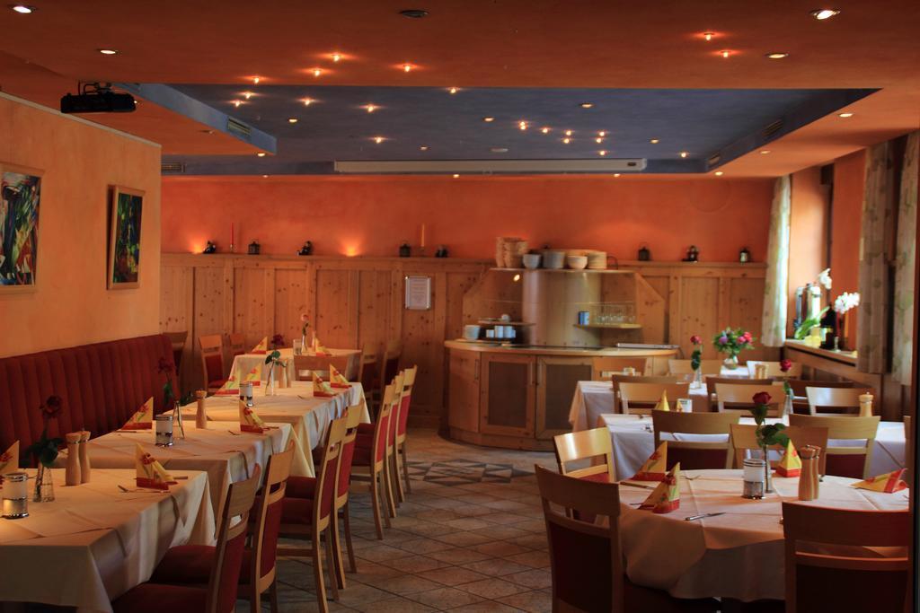 Hotel Restaurant Reichsadler Бухен Стая снимка