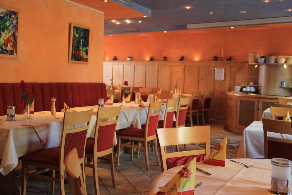 Hotel Restaurant Reichsadler Бухен Стая снимка